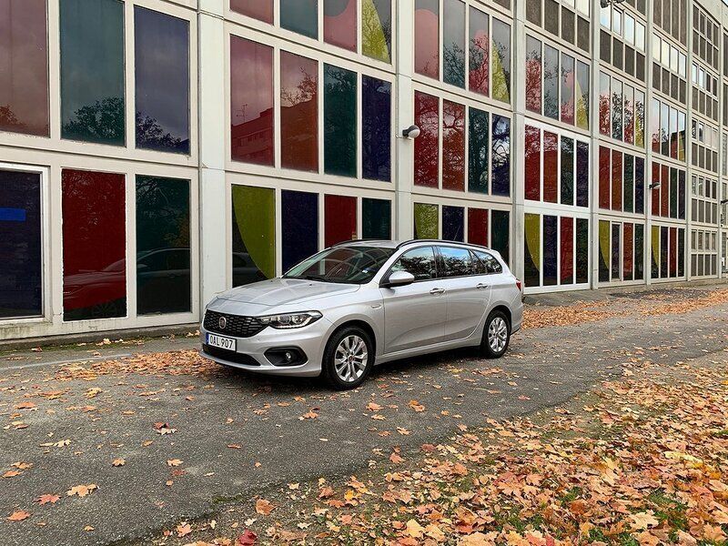 Grå Begagnad 2017 Fiat Tipo Lounge Kombi | 144 900 kr (Lite dyr) - Bild 1/4
