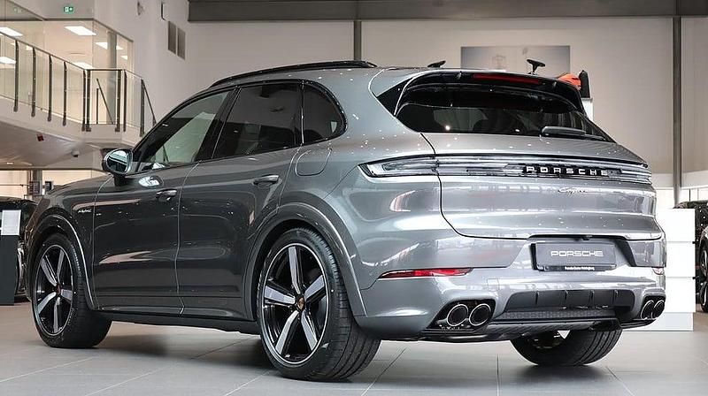 Begagnad Porsche Cayenne 305 HK (224 kW) 2025 Grå SUV