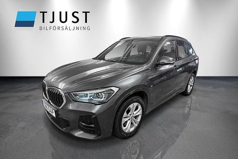 Grå Begagnad 2019 BMW X1 M Sport SUV | 249 000 kr (Marknadspris) - Bild 1/4