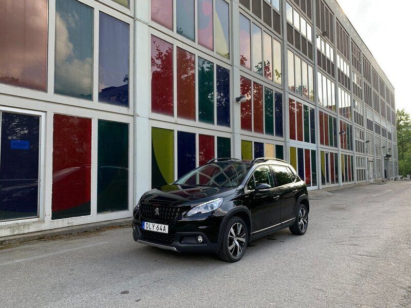 Svart Begagnad 2019 Peugeot 2008 GT SUV | 164 900 kr (Superpris) - Bild 1/4