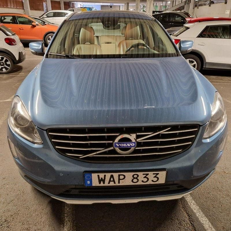 Blå Begagnad 2015 Volvo XC60 Summum SUV | 210 000 kr (Marknadspris) - Bild 1/4