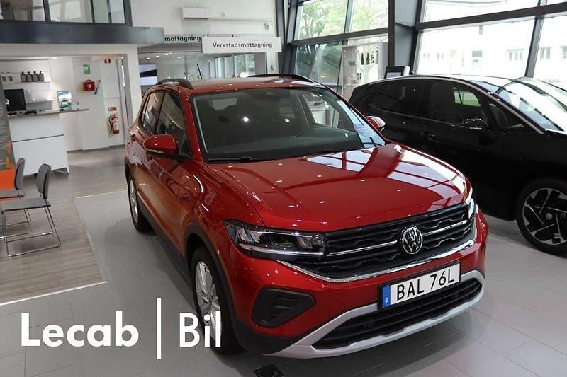 Röd (kings red metallic) Begagnad 2024 VW T-Cross Life SUV | 249 500 kr (Dyr) - Bild 1/4