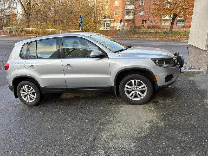 Silver Begagnad 2012 VW Tiguan S SUV | 91 000 kr (Superpris) - Bild 1/4