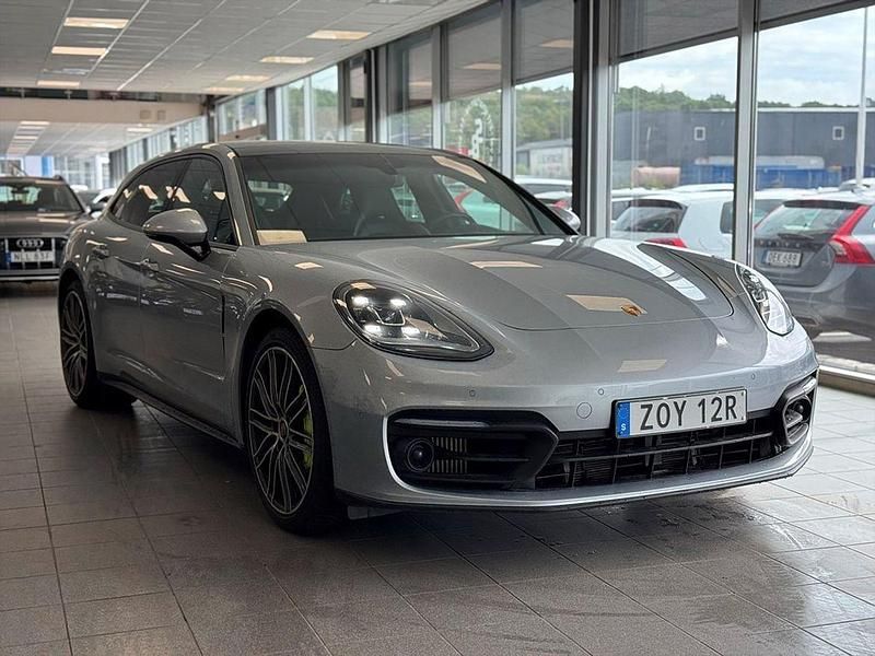 Silver Begagnad 2021 Porsche Panamera 4 Sport Turismo Sedan | 799 900 kr (Marknadspris) - Bild 1/3