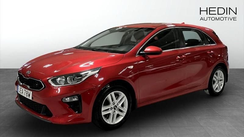 Röd (red) Begagnad 2019 Kia Ceed Halvkombi | 139 900 kr (Marknadspris) - Bild 1/4