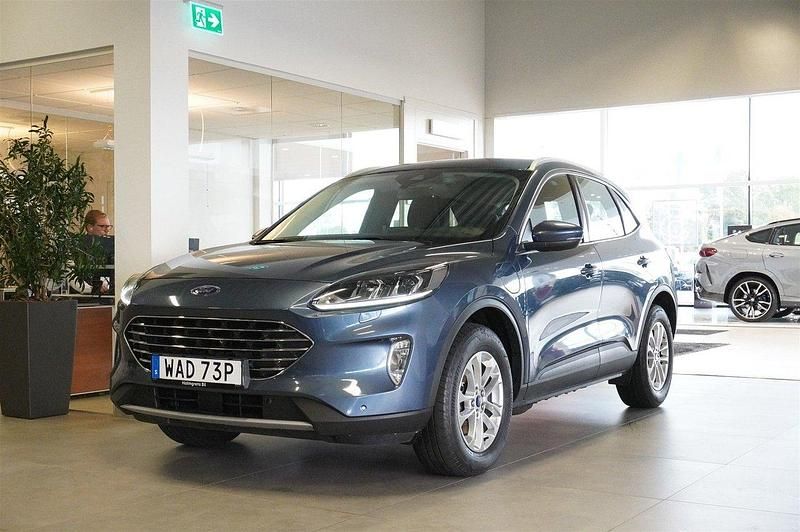 Blå Begagnad 2022 Ford Kuga Titanium SUV | 234 800 kr (Marknadspris) - Bild 1/4