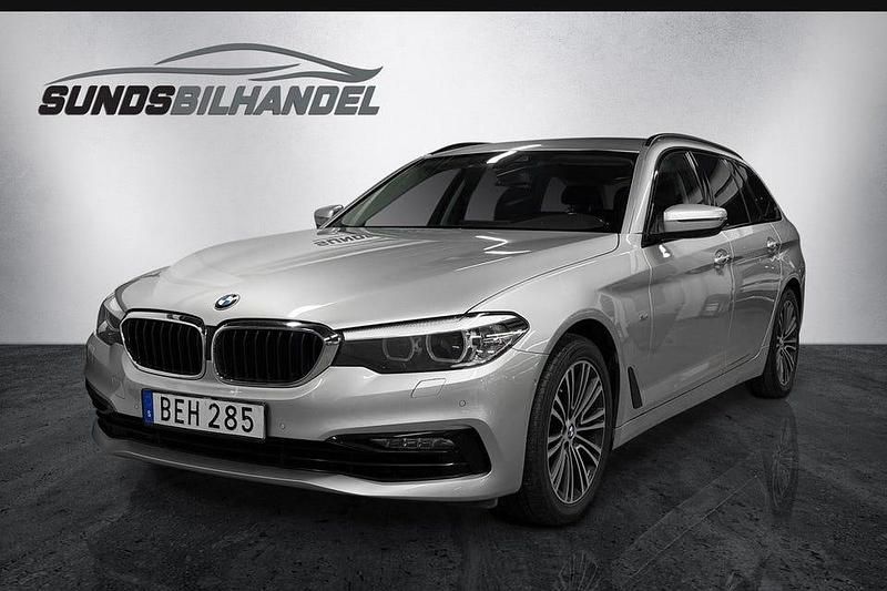 Silver Begagnad 2018 BMW 520 Kombi | 179 900 kr (Lite dyr) - Bild 1/4