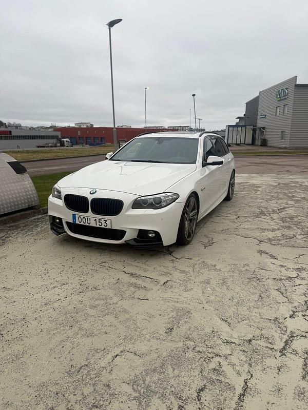 Begagnad 2014 BMW 520 M Sport Kombi | 140 000 kr (Marknadspris) - Bild 1/4
