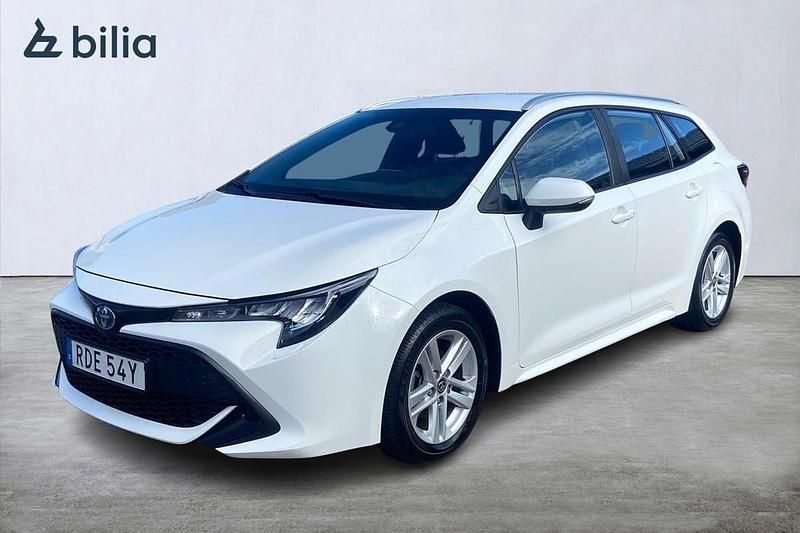 Vit Begagnad 2022 Toyota Corolla Active Kombi | 269 900 kr (Marknadspris) - Bild 1/4