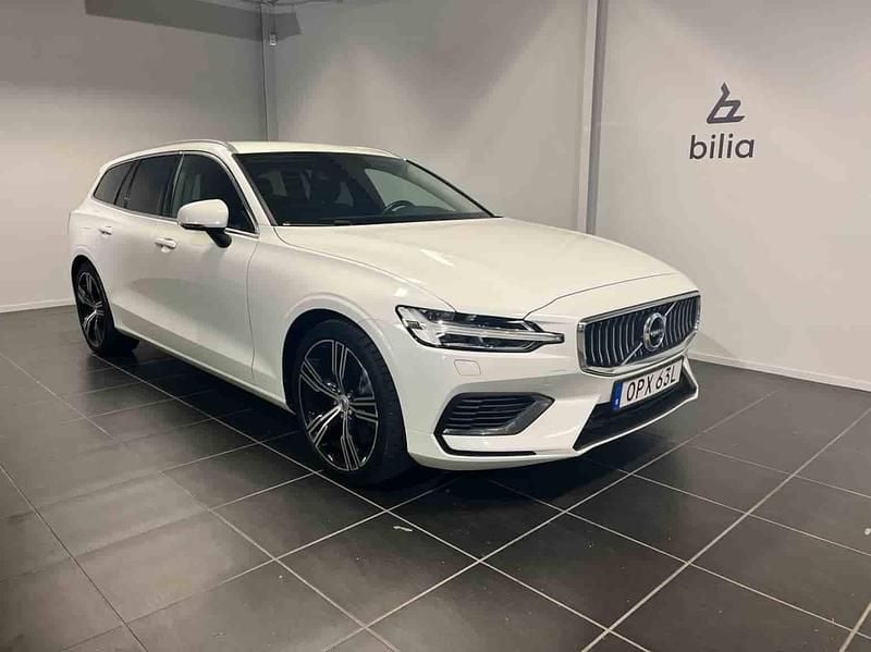 Vit Begagnad 2022 Volvo V60 Kombi | 309 900 kr (Bra pris) - Bild 1/1
