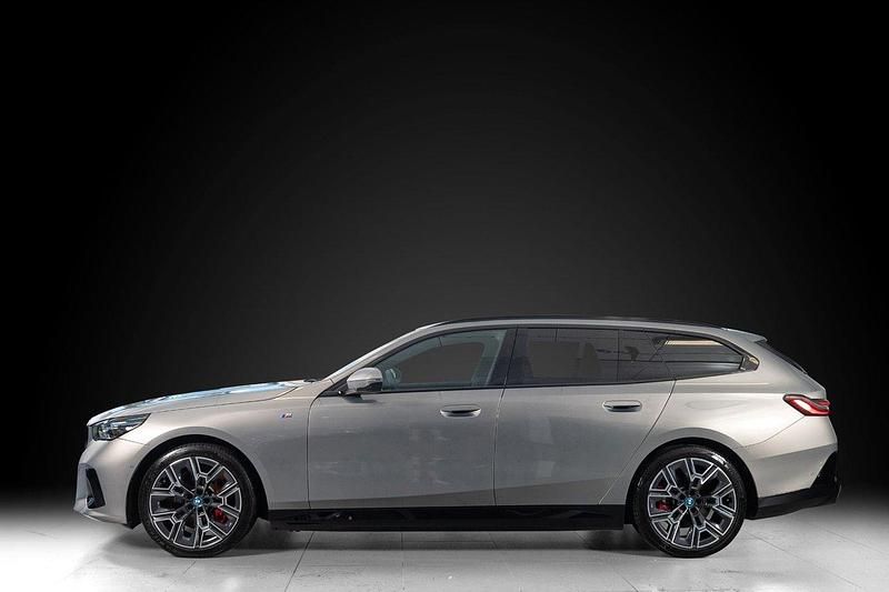 Begagnad BMW i5 M Sport 250 kW (340 HK) 2024 Grå Sedan