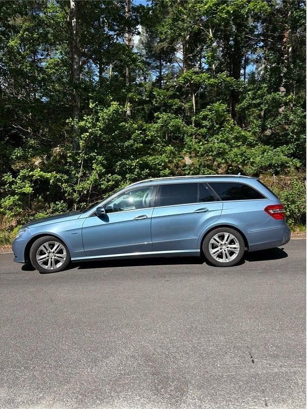 Metallic Begagnad 2012 Mercedes E220 Kombi | 92 500 kr (Marknadspris) - Bild 1/4