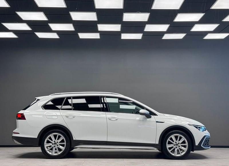 Begagnad VW Golf Alltrack 200 HK (147 kW) 2022 Vit Kombi