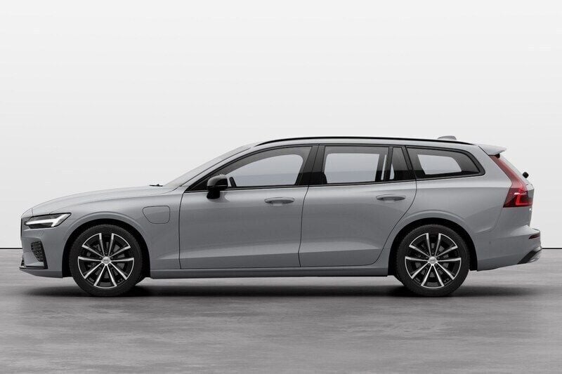 Grå Ny 2025 Volvo V60 Plus Kombi | 548 000 kr (Lite dyr) - Bild 1/4