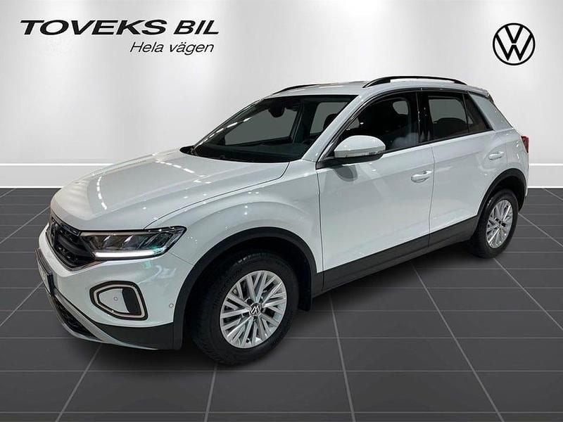 Vit (pure white) Begagnad 2023 VW T-Roc SUV | 229 000 kr (Marknadspris) - Bild 1/4