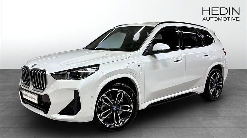 Vit Begagnad 2025 BMW X1 Comfort Edition SUV | 558 700 kr - Bild 1/4