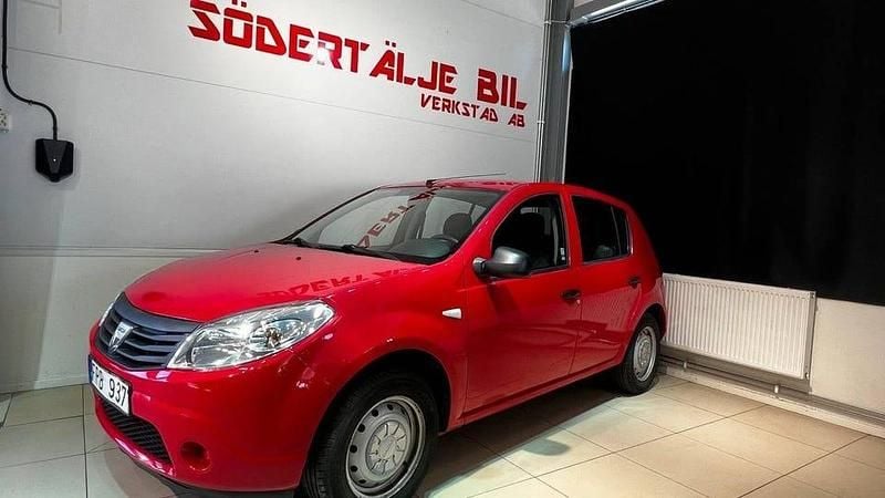 Röd Begagnad 2010 Dacia Sandero Halvkombi | 39 900 kr (Marknadspris) - Bild 1/4