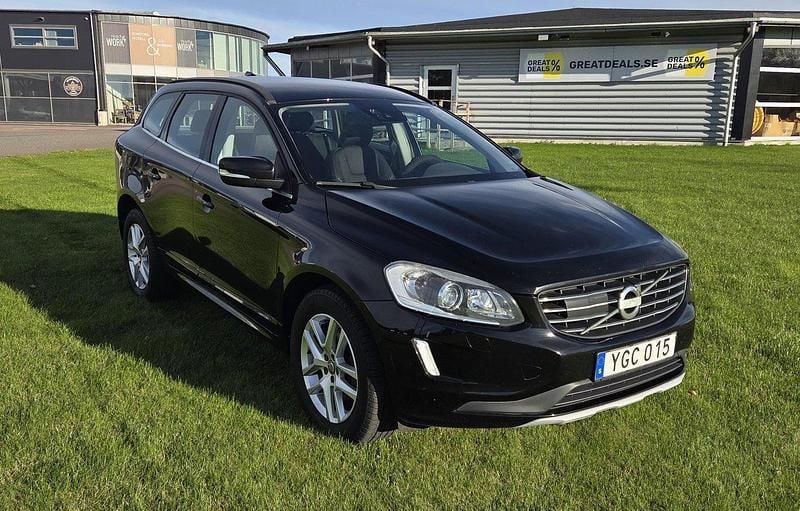 Svart Begagnad 2017 Volvo XC60 Momentum SUV | 149 900 kr (Marknadspris) - Bild 1/4