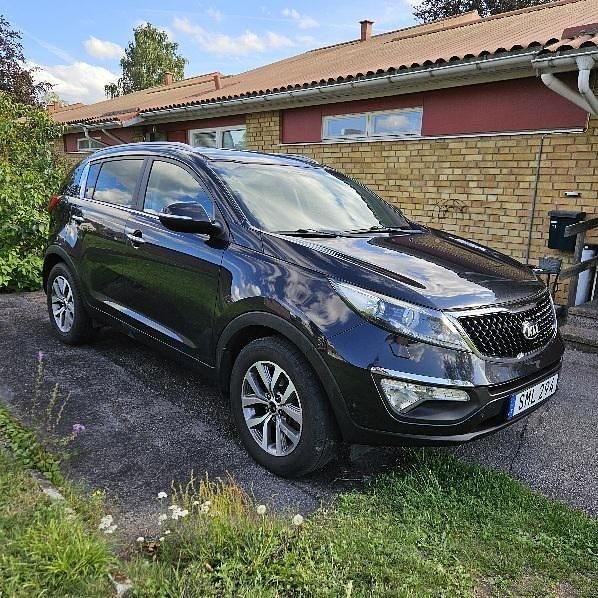 Svart Begagnad 2015 Kia Sportage Comfort SUV | 100 000 kr (Marknadspris) - Bild 1/4