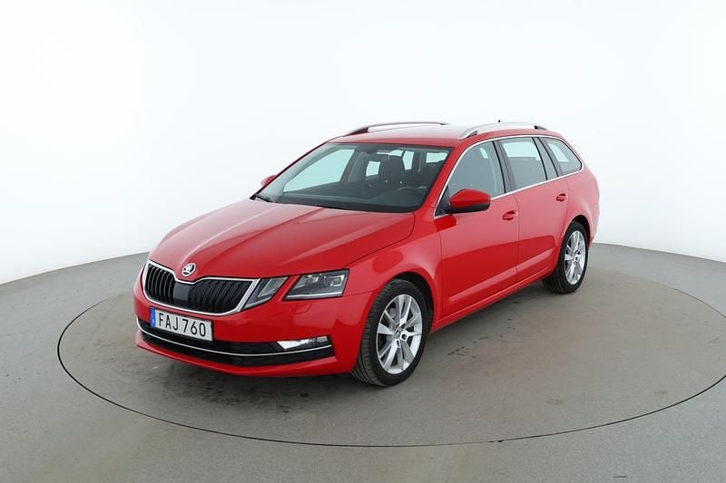 Röd Begagnad 2018 Skoda Octavia Style Kombi | 148 000 kr (Lite dyr) - Bild 1/4