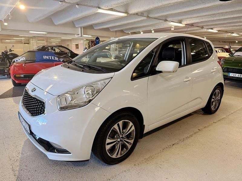 Vit Begagnad 2016 Kia Venga Comfort Halvkombi | 79 800 kr (Superpris) - Bild 1/4