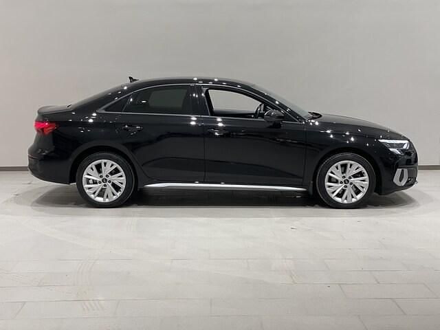 Begagnad Audi A3 Advanced 150 HK (110 kW) 2023 Brillantschwarz Sedan