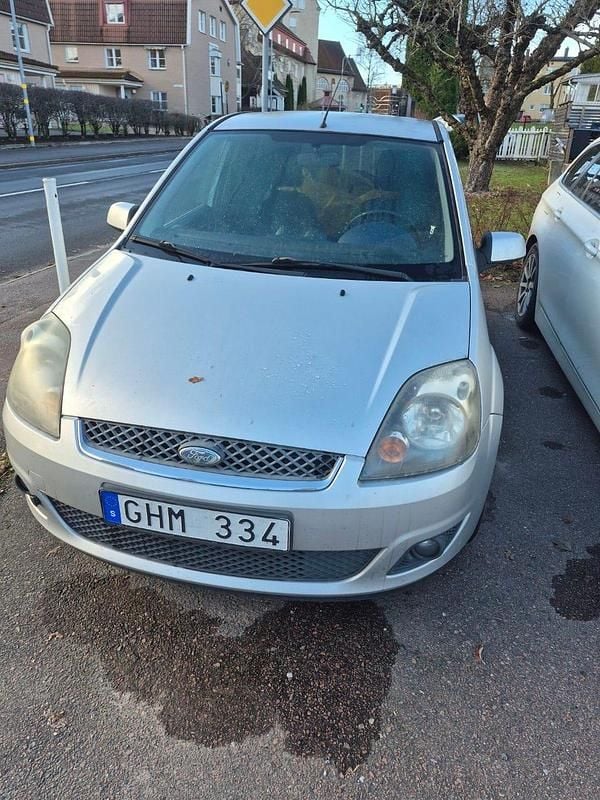 Begagnad 2007 Ford Fiesta Halvkombi | 8 000 kr (Superpris) - Bild 1/4