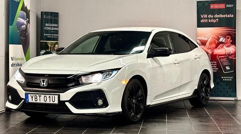 Vit Begagnad 2018 Honda Civic Dynamic Halvkombi | 162 900 kr (Marknadspris) - Bild 1/2