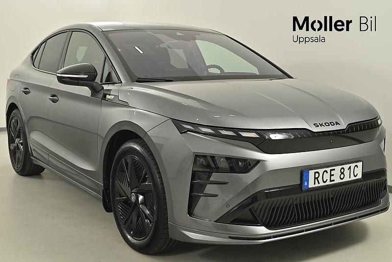 Grå Ny 2026 Skoda Enyaq iV RS SUV | 679 800 kr (Lite dyr) - Bild 1/4
