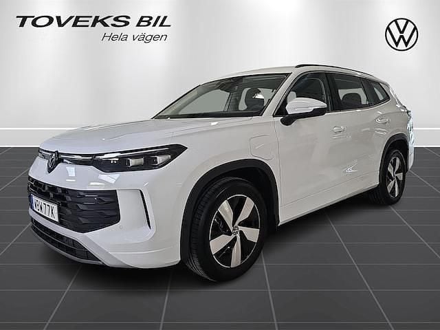 Vit (pure white) Begagnad 2025 VW Tayron Life SUV | 469 900 kr (Superpris) - Bild 1/4