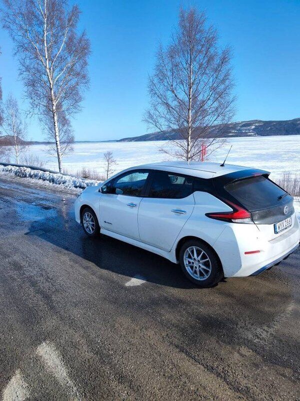 Begagnad Nissan Leaf 110 kW (150 HK) 2017 Vit Halvkombi