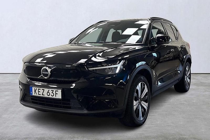 Svart Begagnad 2022 Volvo XC40 Core SUV | 329 900 kr - Bild 1/4