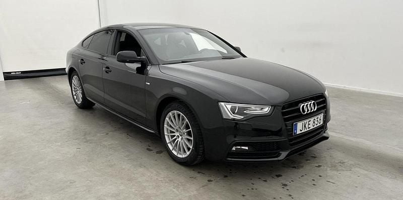 Svart Begagnad 2016 Audi A5 Sportback Comfort Halvkombi | 179 900 kr (Marknadspris) - Bild 1/4