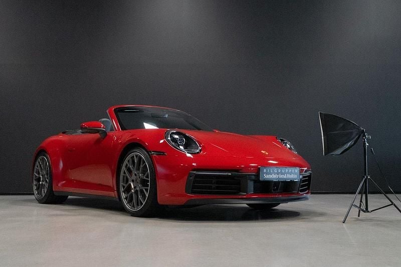 Flerfärgad (carmine red) Begagnad 2021 Porsche 911 Carrera 4S Cabriolet Cab | 1 579 000 kr - Bild 1/4