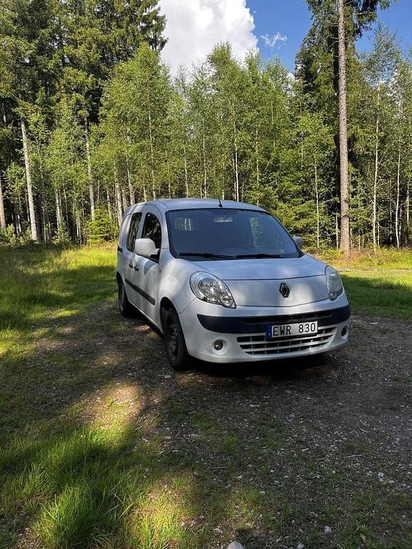 Vit Begagnad 2010 Renault Kangoo Minibuss | 18 000 kr (Bra pris) - Bild 1/4