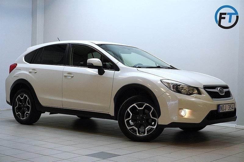Vit Begagnad 2013 Subaru XV SUV | 99 800 kr (Marknadspris) - Bild 1/4