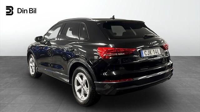 Begagnad Audi Q3 Advanced Plus 150 HK (110 kW) 2021 Mytsvart metallic SUV