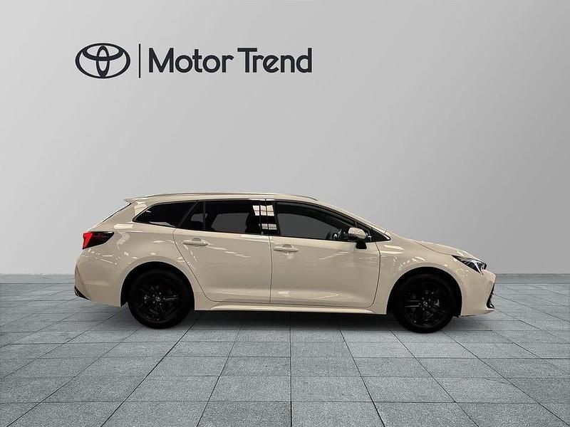 Begagnad Toyota Corolla Style 141 HK (103 kW) 2025 Vit Kombi