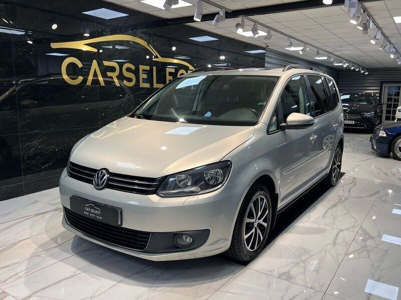 Ljusbrun (brun) Begagnad 2013 VW Touran Minibuss | 89 900 kr (Lite dyr) - Bild 1/4