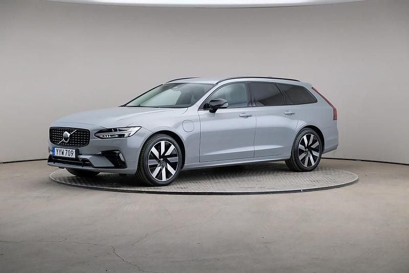 Begagnad Volvo V90 Plus 253 HK (186 kW) 2025 Grå Kombi