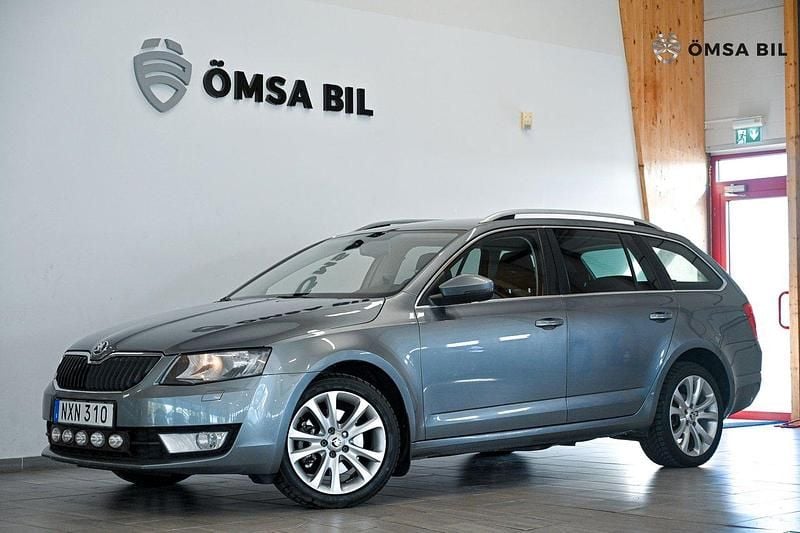 Mörkgrå Begagnad 2013 Skoda Octavia Elegance Kombi | 99 800 kr (Marknadspris) - Bild 1/4