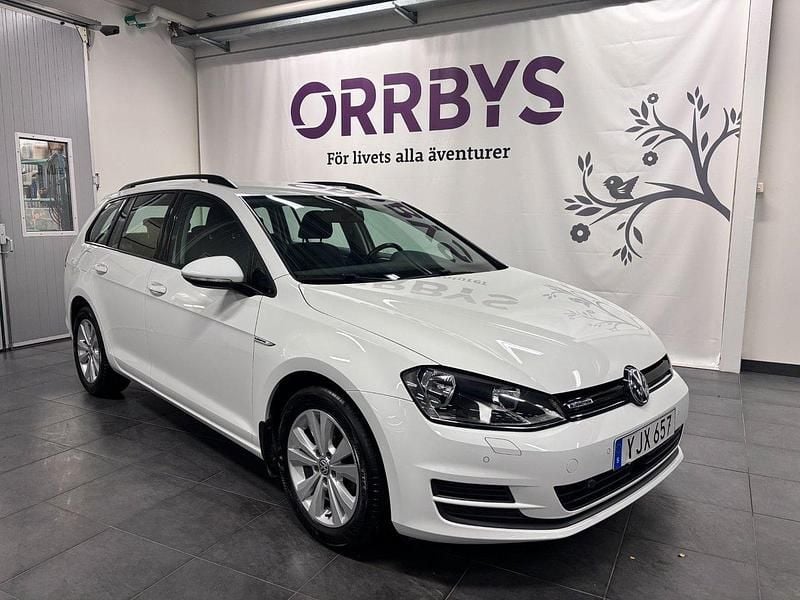 Vit Begagnad 2017 VW Golf VII Kombi | 119 000 kr (Marknadspris) - Bild 1/4