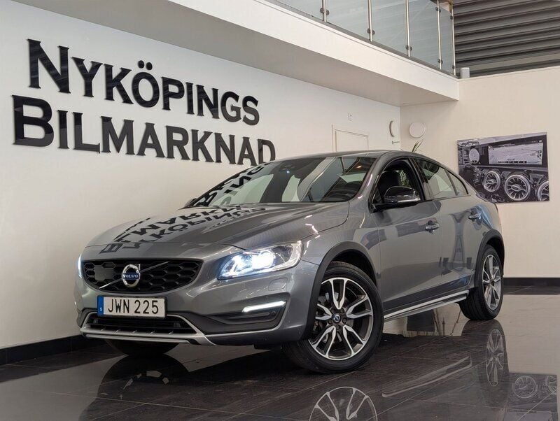 Grå Begagnad 2015 Volvo S60 CC Summum Sedan | 169 900 kr (Marknadspris) - Bild 1/4