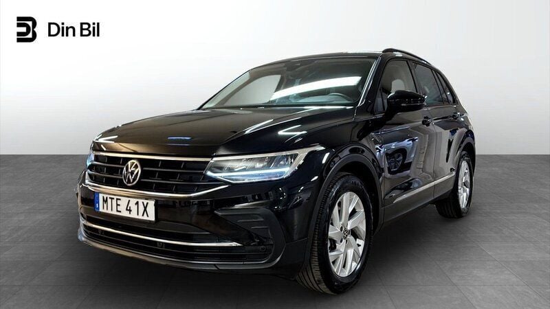 Svart Begagnad 2021 VW Tiguan SUV | 309 900 kr (Marknadspris) - Bild 1/4