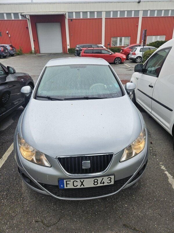 Silver Begagnad 2011 Seat Ibiza Style Halvkombi | 38 000 kr (Marknadspris) - Bild 1/4