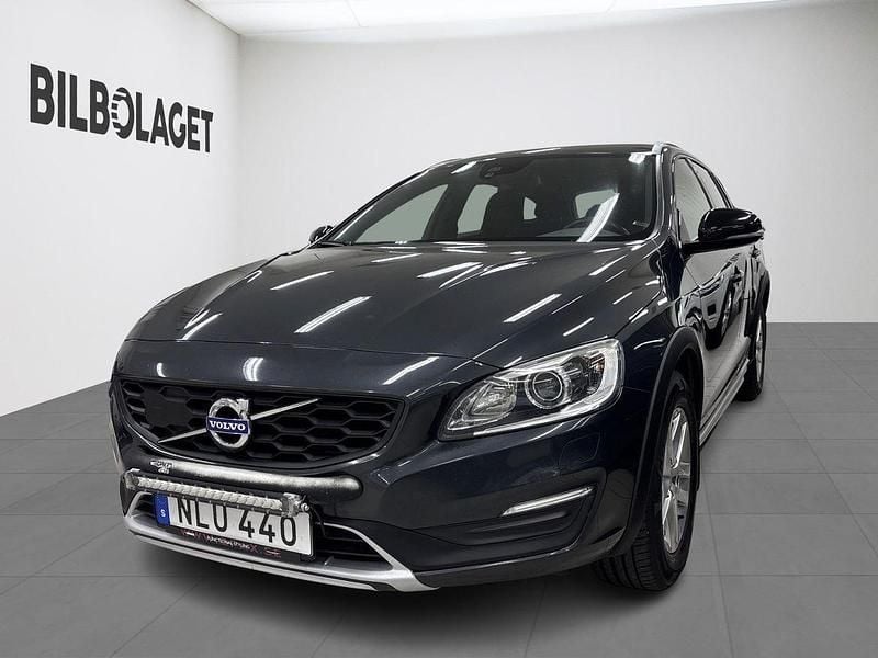Grå Begagnad 2016 Volvo V60 CC Momentum Kombi | 169 800 kr (Bra pris) - Bild 1/4