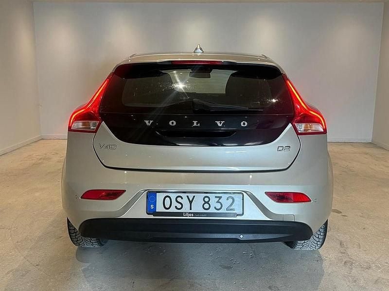 Begagnad Volvo V40 Kinetic 120 HK (88 kW) 2017 Brun Halvkombi