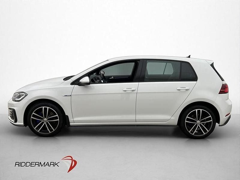 Begagnad VW Golf VIII GTE 204 HK (150 kW) 2020 Vit Halvkombi