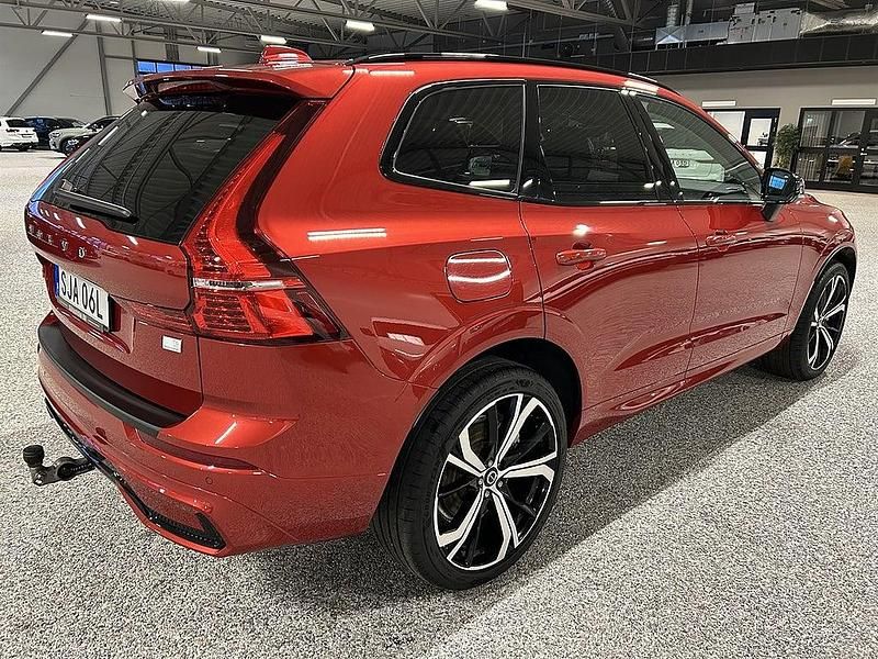 Begagnad Volvo XC60 Plus 350 HK (257 kW) 2022 Fusion red metallic metallic SUV