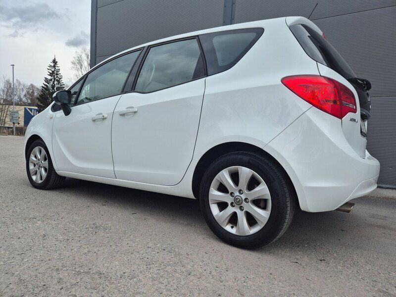 Begagnad Opel Meriva 141 HK (103 kW) 2013 Vit Minibuss